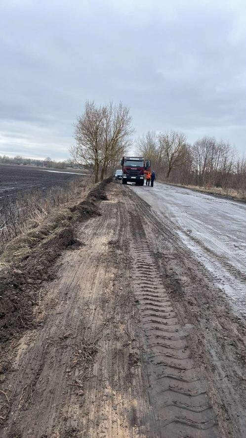 На автомобільної дорозі “Конотоп – Вирівка” проводиться ремонт 