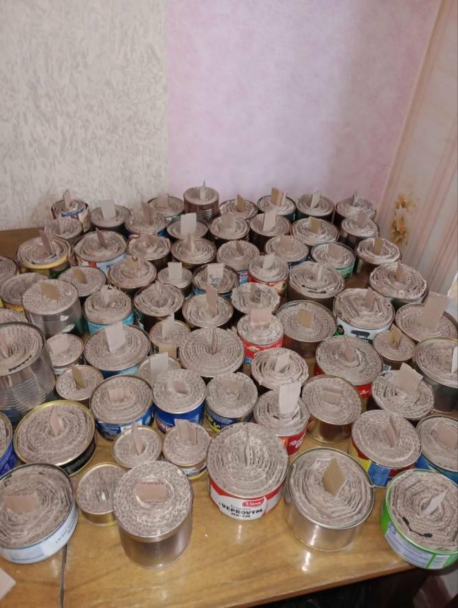 Понад 300 окопних свічок для захисників виготовили студенти у Конотопі