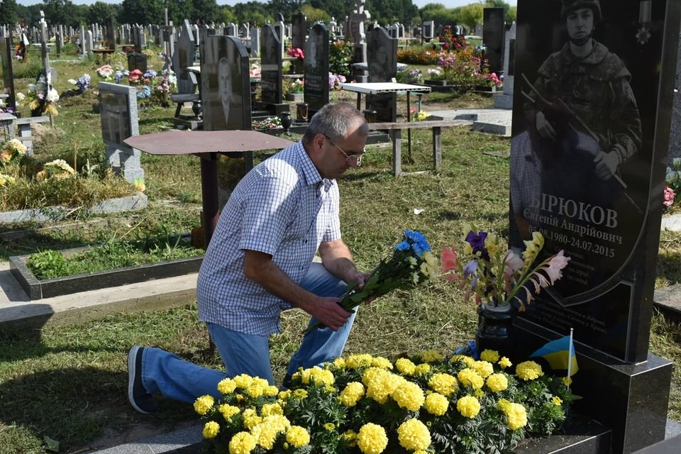 У Конотопі вшанували пам'ять загиблих захисників України+ФОТО, фото-12 У Конотопі вшанували пам'ять загиблих захисників України+ФОТО, фото-12