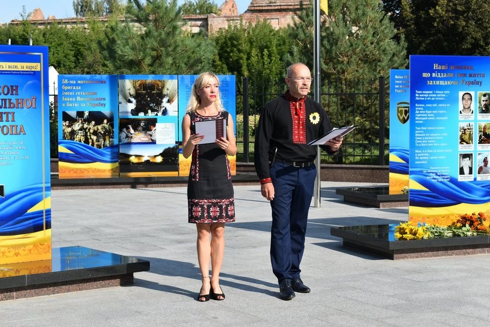 У Конотопі вшанували пам'ять загиблих захисників України+ФОТО, фото-5 У Конотопі вшанували пам'ять загиблих захисників України+ФОТО, фото-5