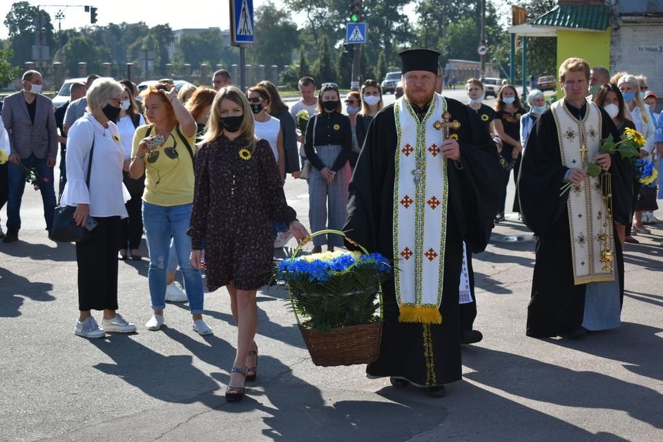 У Конотопі вшанували пам'ять загиблих захисників України+ФОТО, фото-10 У Конотопі вшанували пам'ять загиблих захисників України+ФОТО, фото-10