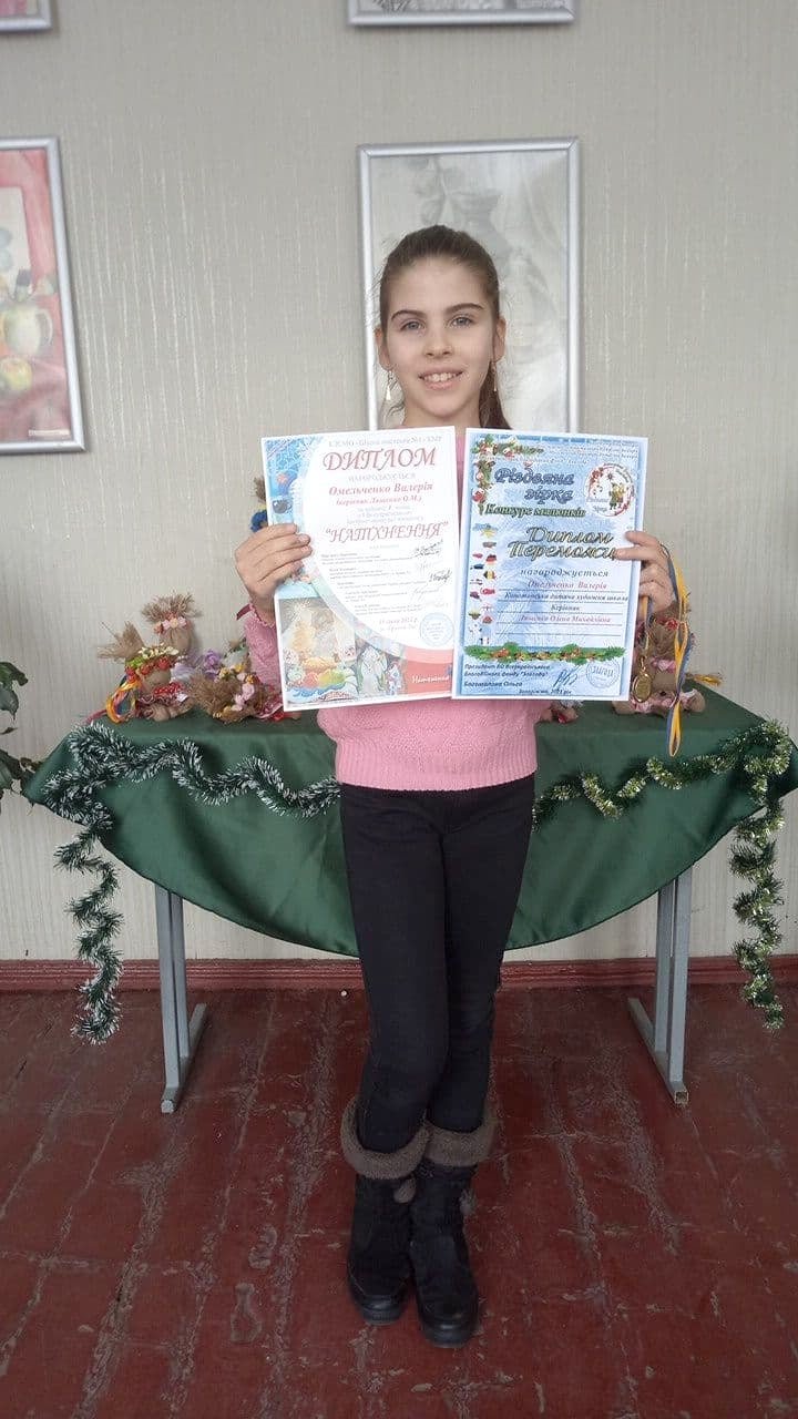 Юні конотопські художниці перемогли на всеукраїнському конк..., фото-2 Юні конотопські художниці перемогли на всеукраїнському конкурсі "Різдвяна зірка", фото-2
