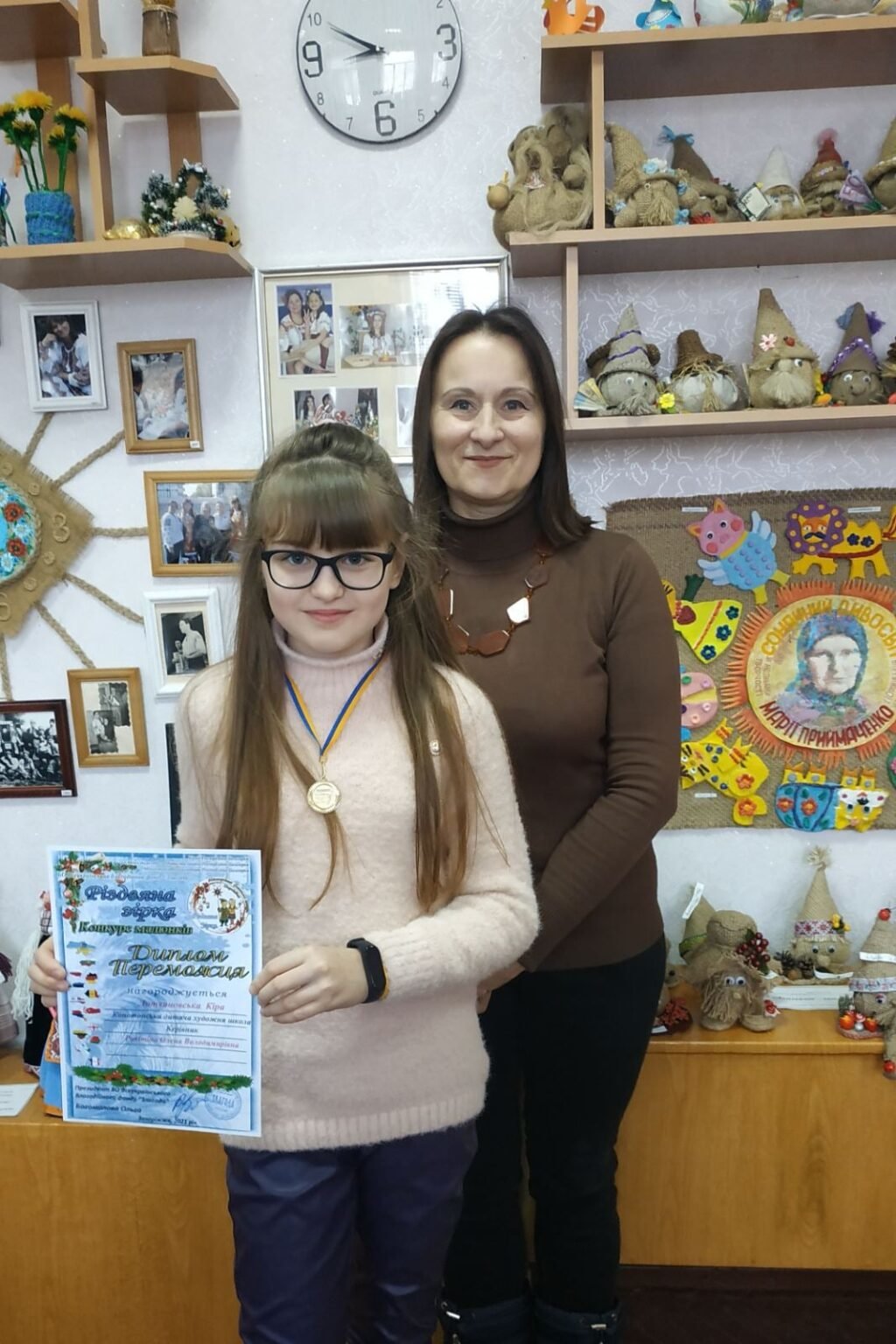 Юні конотопські художниці перемогли на всеукраїнському конк..., фото-3 Юні конотопські художниці перемогли на всеукраїнському конкурсі "Різдвяна зірка", фото-3