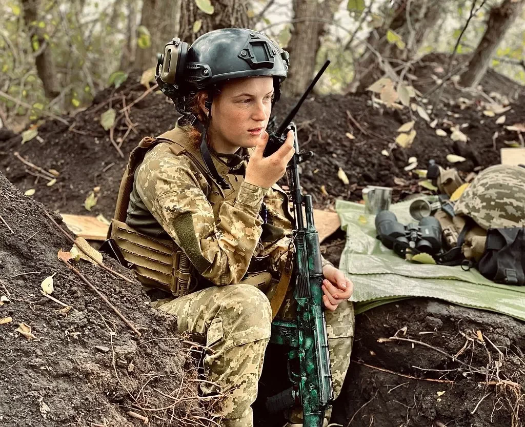 Їй – 19, вона – кулеметниця. Вражаюча історія військової Оксани Рубаняк