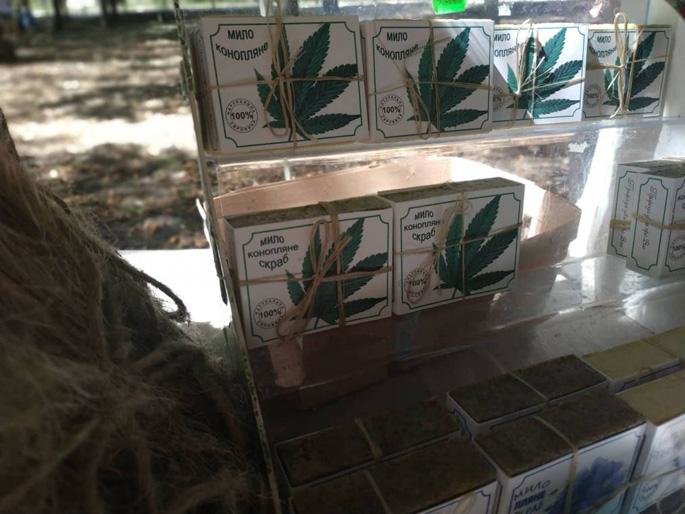 Кекси, мило та одяг з конопель: як пройшов "Hemp Fest" на Сумщині Кекси, мило та одяг з конопель: як пройшов "Hemp Fest" на Сумщині, Анатолій Кияшко
