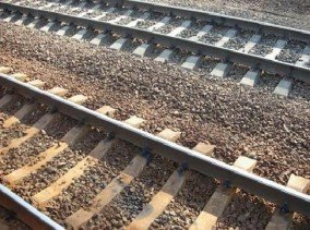 В Конотопському районі під потягом загинув чоловік В Конотопському районі під потягом загинув чоловік