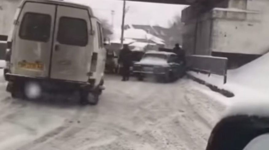 У Конотопі сталася ДТП під мостом